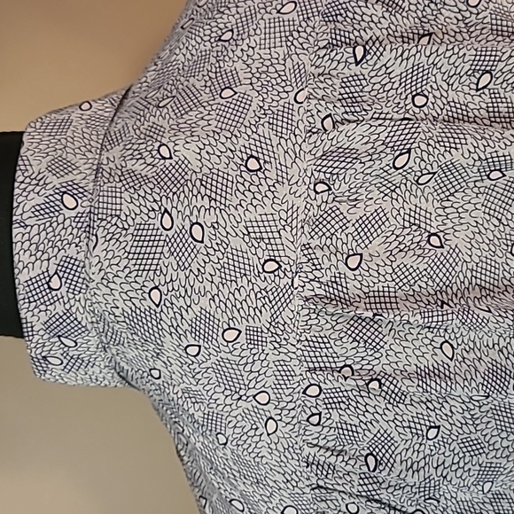 VINTAGE 100% Silk Blouse, Made in Hong Kong - Picture 5 of 10